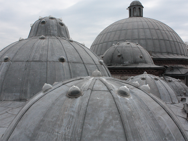 Interior marble details and the dome of the hot room